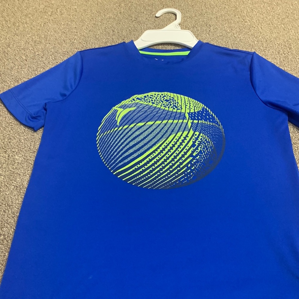 Boys medium tee shirt
